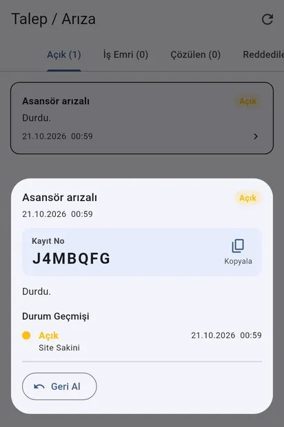 Yönetiyor mobil uygulaması: talep ayrıntısı, kayıt numarası ve kopyala düğmesi, durum geçmişi.